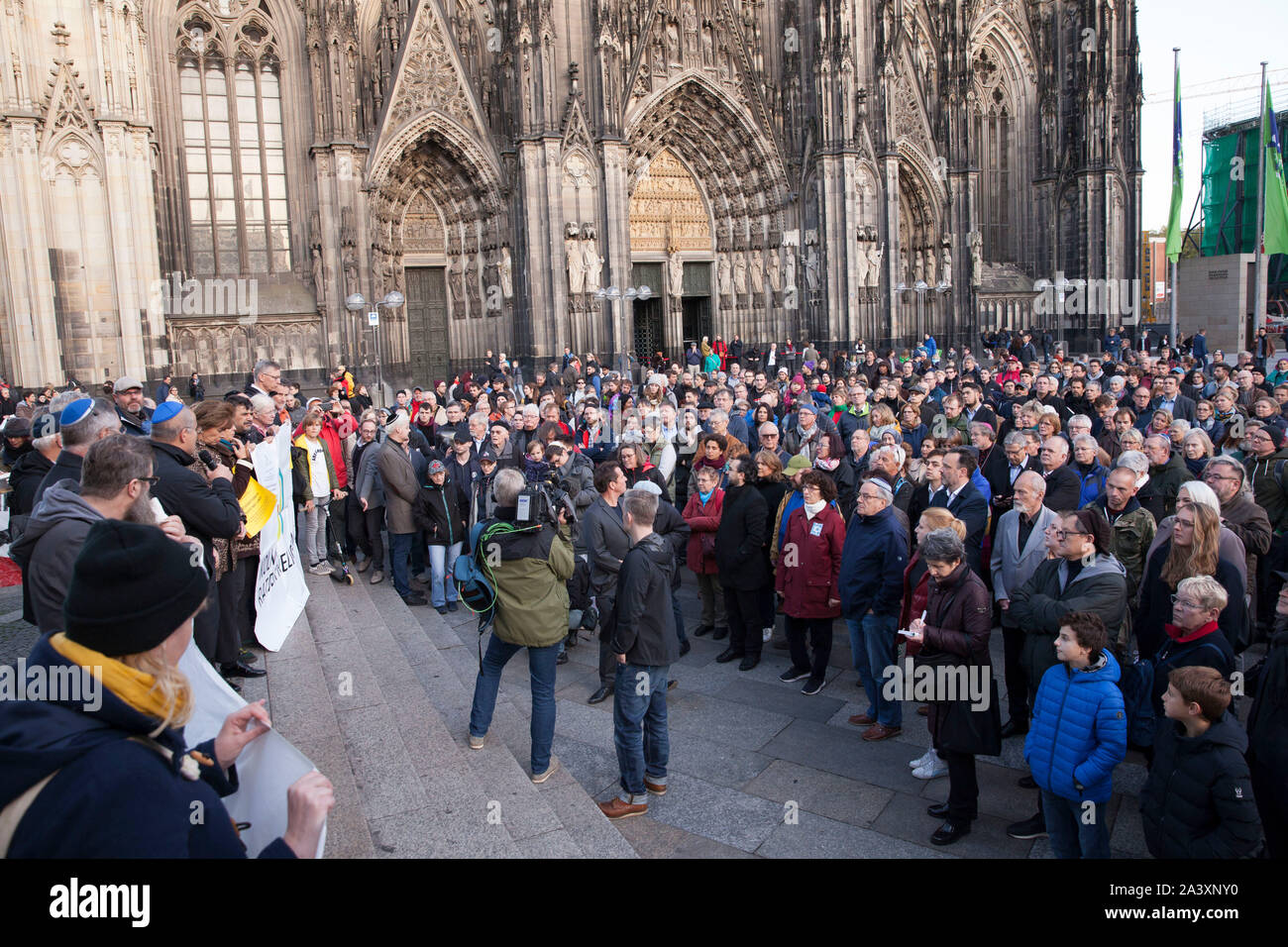 Köln, Deutschland, 10. Oktober 2019. Nach dem Angriff durch einen Rechtsextremen in Halle (Saale), Politiker, Kirchen und Muslime demonstrieren ihre s Stockfoto