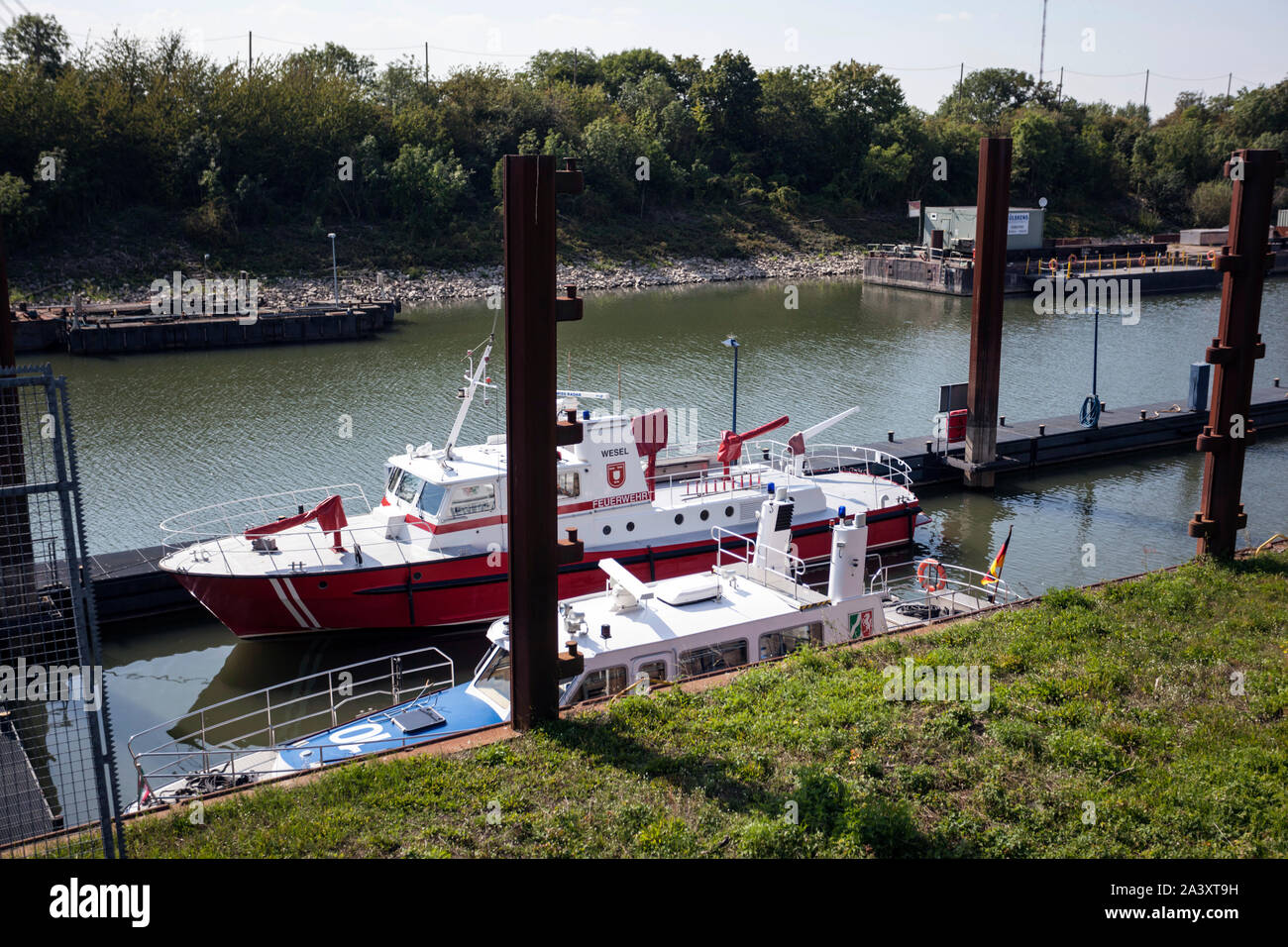 Feuer und Wasser, den die Polizei in der Rhine-Lippe Hafen Wesel Stockfoto