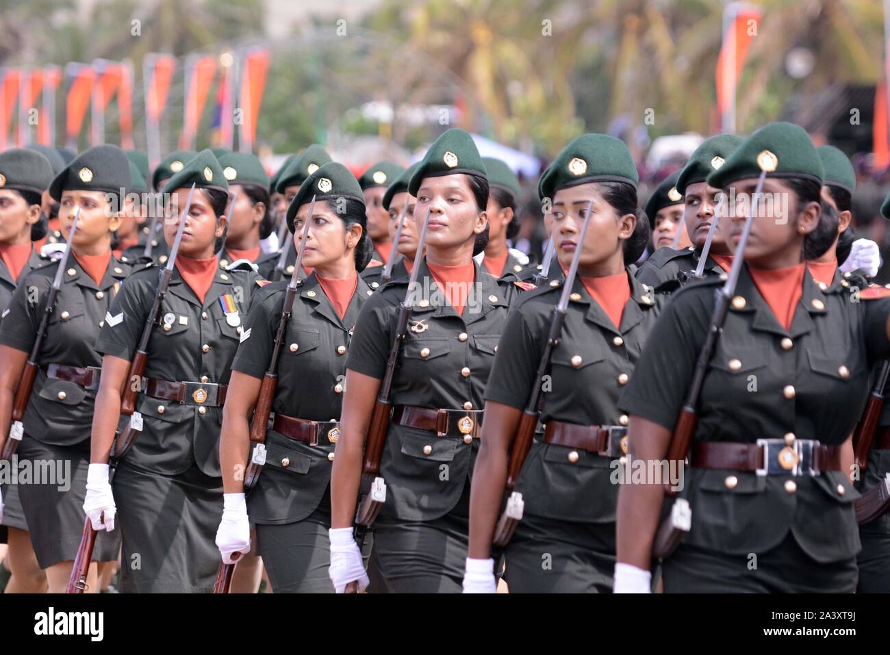 Colombo, Sri Lanka. 10 Okt, 2019. Soldaten, die Teilnahme an einer Zeremonie Kennzeichnung 70. Jahrestag der Sri Lankas Armee in Colombo, Sri Lanka, am Okt. 10, 2019. Credit: Gayan Pattin/Xinhua/Alamy leben Nachrichten Stockfoto