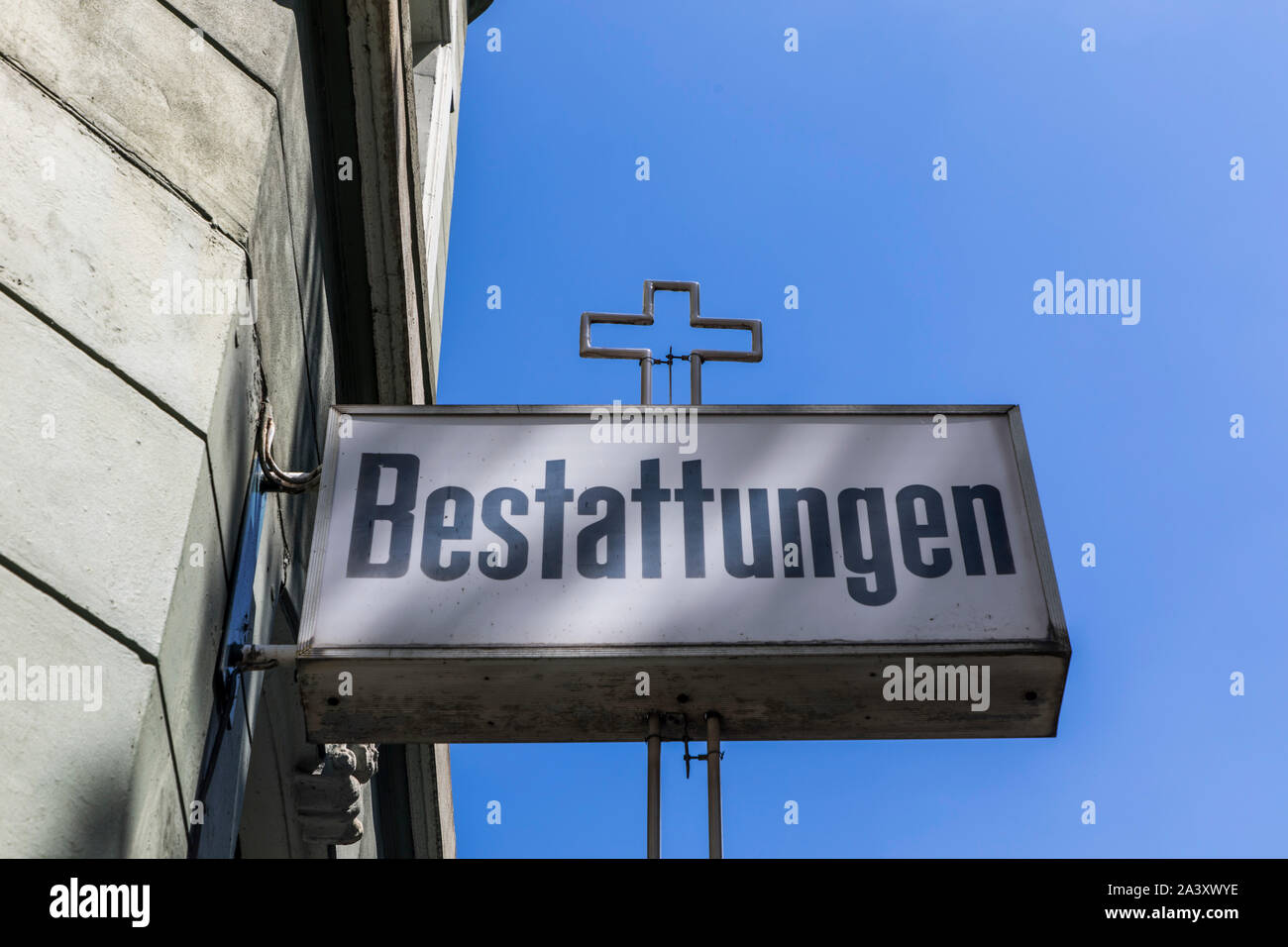 Werbeschild, Led, Neon, Werbung Lampe, Symbol, eines Bestattungsunternehmens, Kreuz, Stockfoto