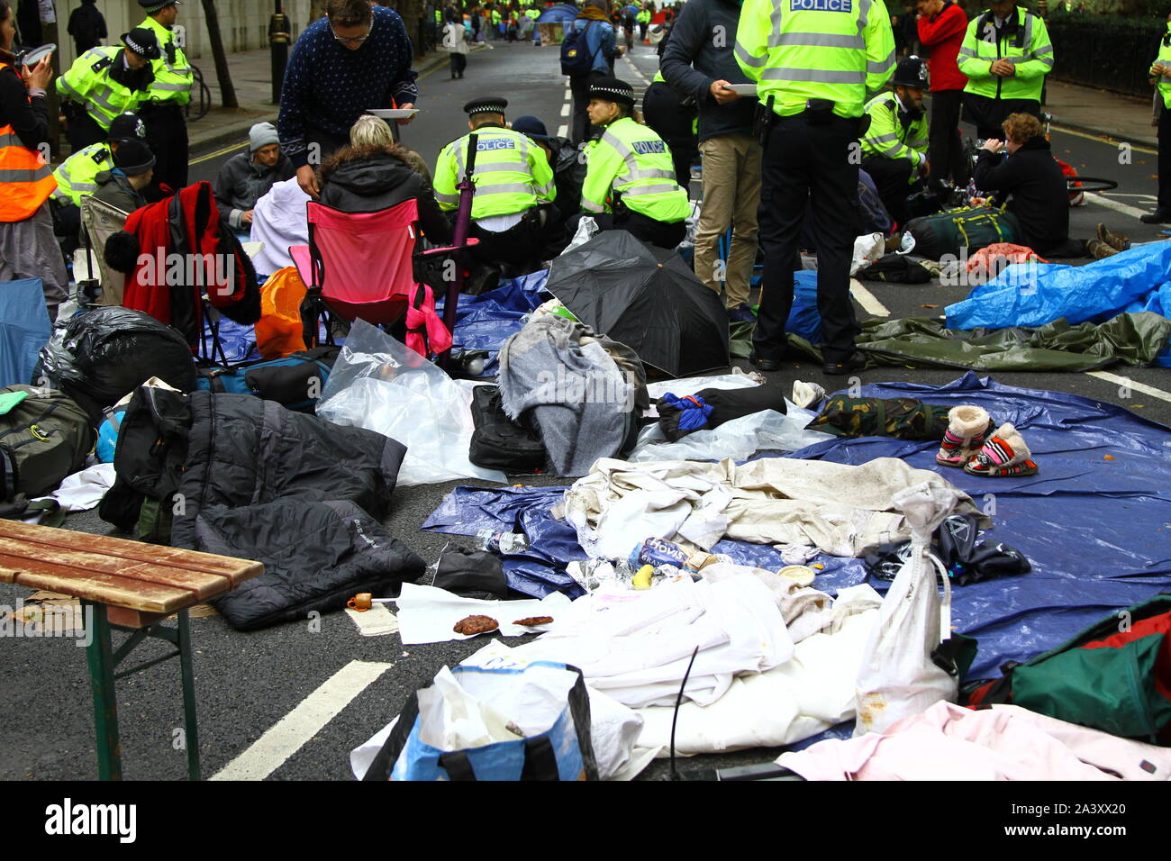 Aussterben Rebellion Chaos auf den Straßen von London. Stockfoto