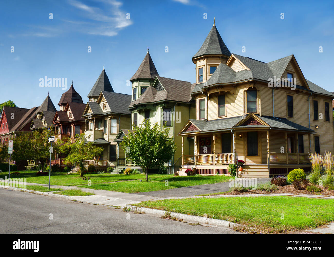 In Syracuse, New York, USA. Oktober 8, 2019. Vintage Viktorianischen Häuser kennen, wie die fünf Schwestern an der Park Avenue in der Nähe der Downtown Syracuse, New York. In der gebaut Stockfoto