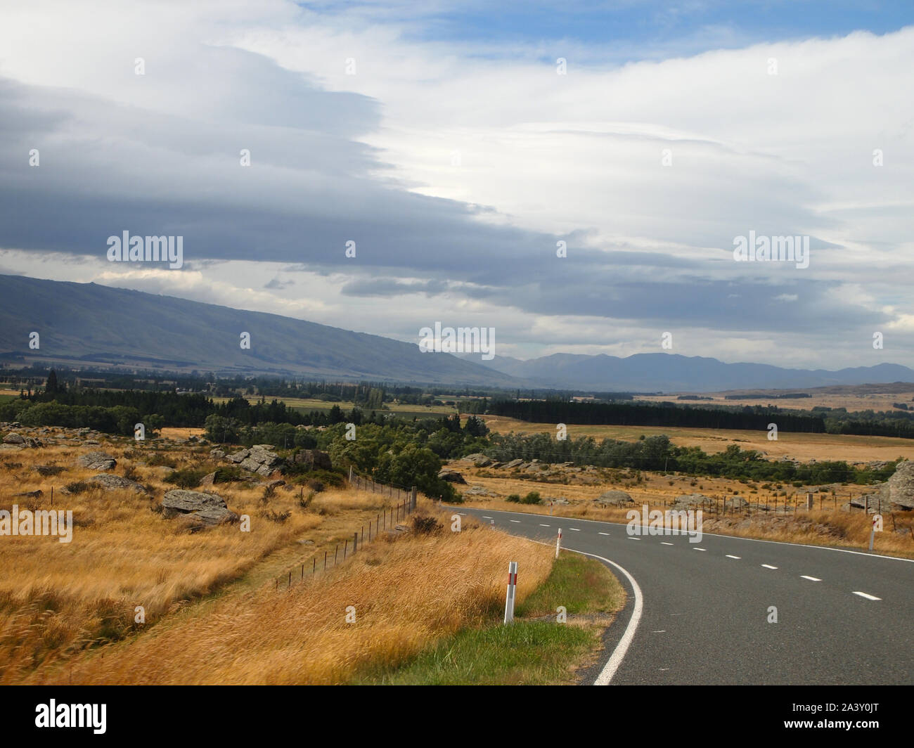 Die ländlichen Straßen in der Nähe von Dunedin in Neuseeland Südinsel Stockfoto