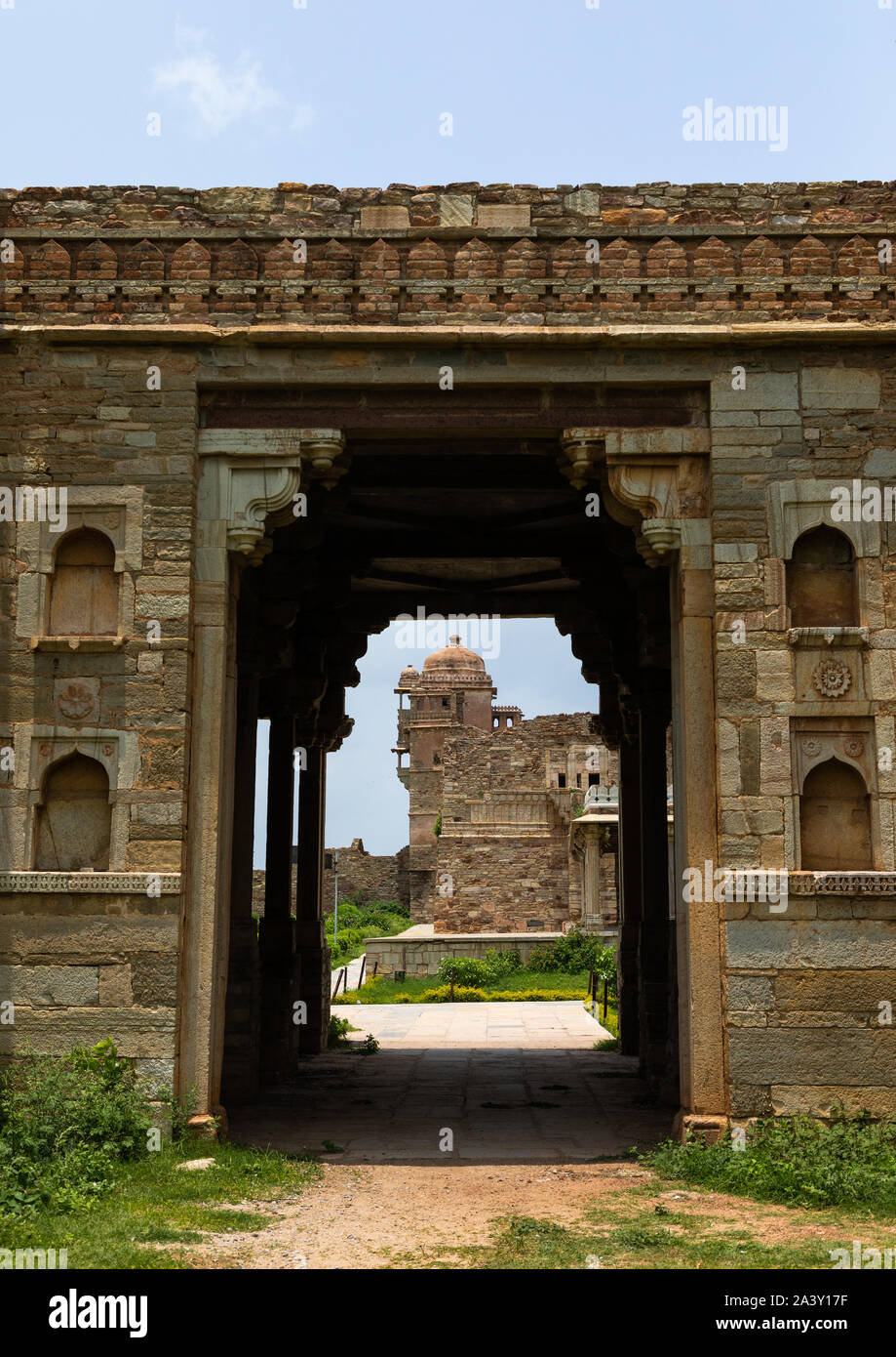 Die zerstörten Rana kumbha Palace innerhalb der mittelalterlichen Chittorgarh Fort Complex, Chittorgarh, Rajasthan, Indien Stockfoto