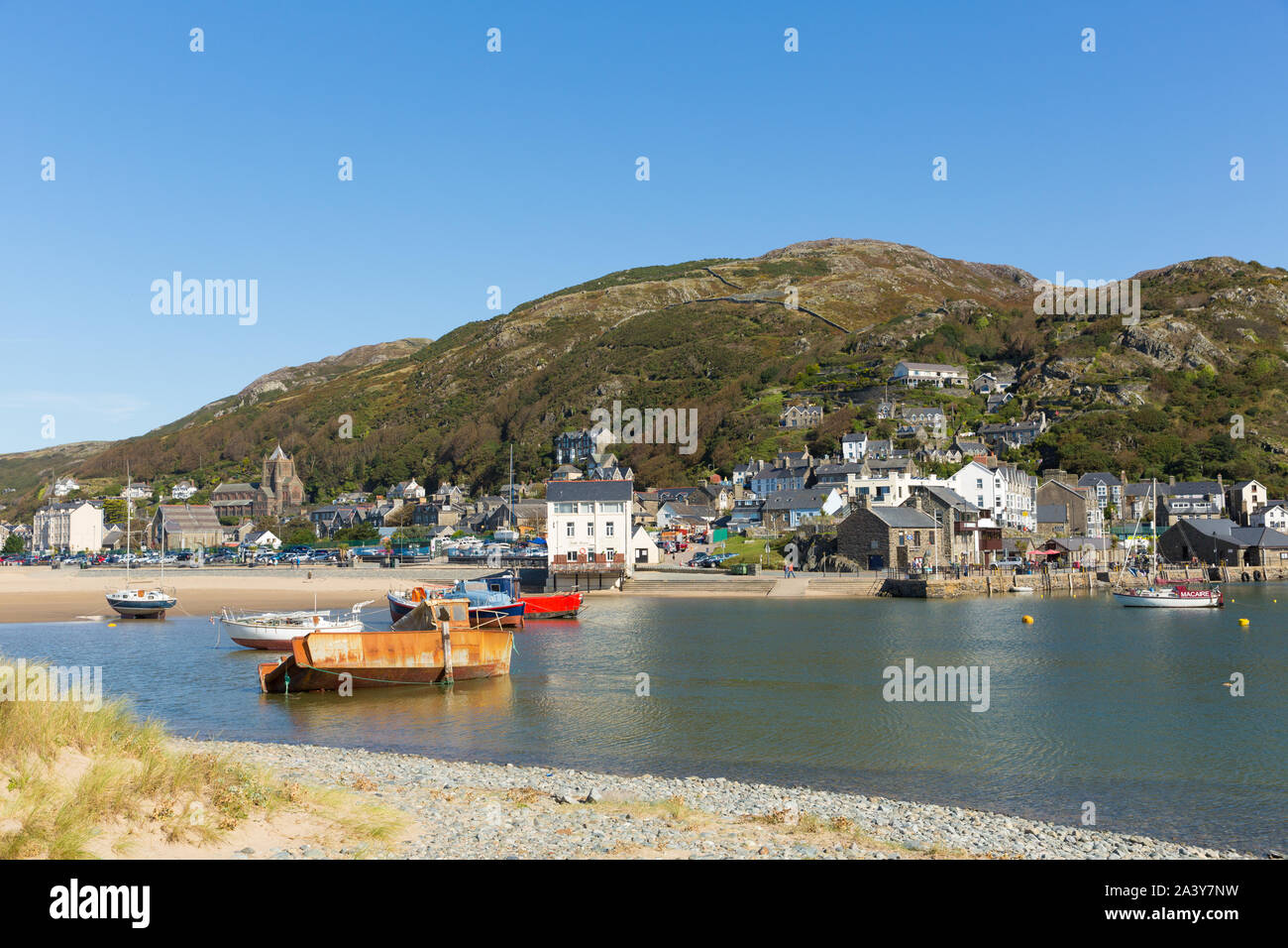 Amlwch, Wales Snowdonia National Park Küste Stadt mit Boote Stockfoto