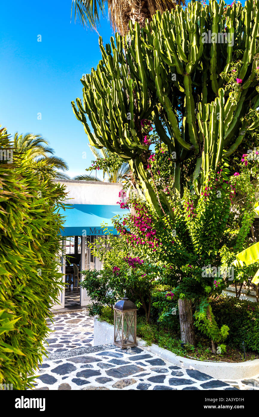 Die Außenseite des Mori Restaurant in der Yacht Classic Hotel, Fethiye, Türkische Riviera, Türkei Stockfoto