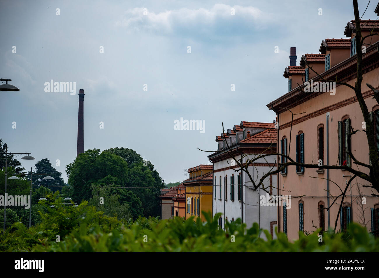 Die Arbeiterhäuser im UNESCO-Dorf Crespi D'Adda - eine historische und berühmte industrielle Siedlung im Norden Italiens (Lombardei). Stockfoto