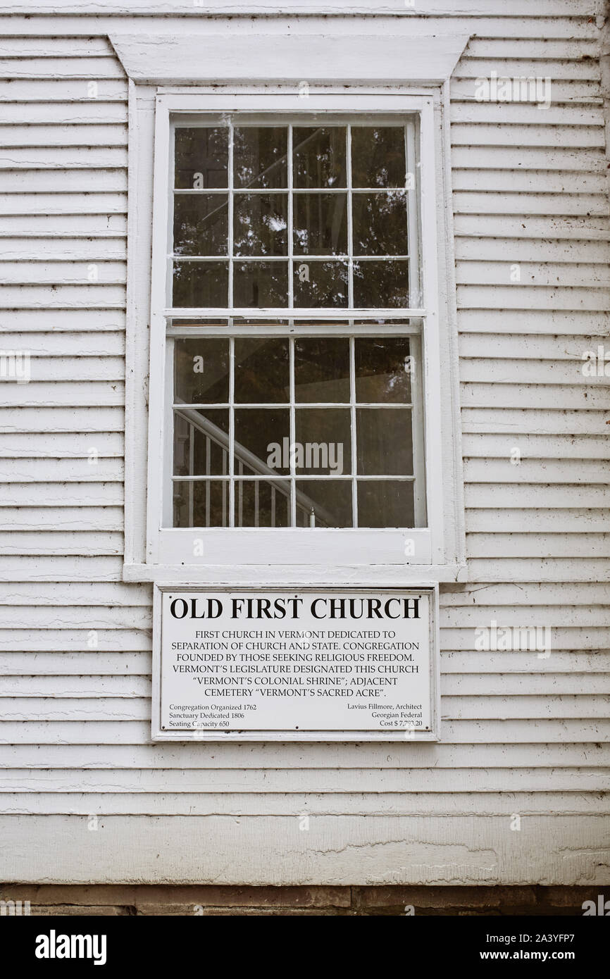 Bennington, Vermont - Oktober 1., 2019: Die Außenseite des ersten Gemeindekirche von Bennington an einem kalten, Herbst Tag. (Die alte Erste Kirche) Stockfoto