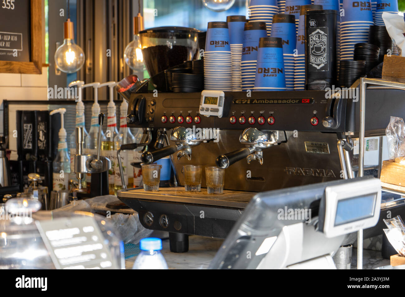 Eine Kaffeemaschine, die in einem Cafe Nero Coffee Shop Stockfoto