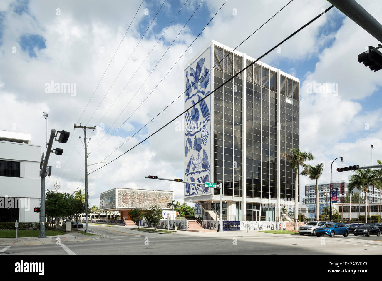 Die Bacardi Gebäude, das ehemalige Hauptquartier von Bacardi USA, derzeit von "Junge Kunst", einer nationalen Kunst non profit Organisation, an der Biscayne Boulevard, Miami, Florida, USA belegt Stockfoto