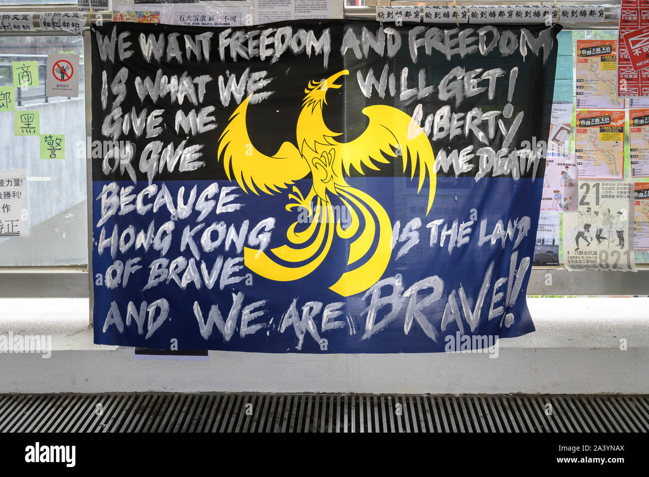 Hongkong, den 10. Oktober 2019 Kunst von pro-demokratischen Demonstranten in vielen Lennon Mauern um die Stadt inspiriert. Stockfoto