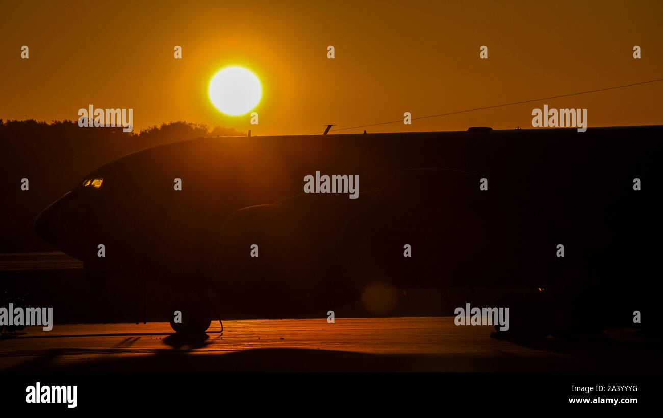 Pennsylvania Air National Guard KC-135 Flugzeuge an den 171St Air Refuelling Flügel zugeordnet ist, auf der East während einer Herbst Sonnenaufgang in Western Pennsylvania Okt. 10, 2019 geparkt. (U.S. Air National Guard Foto: Staff Sgt. Bryan Hoover) Stockfoto