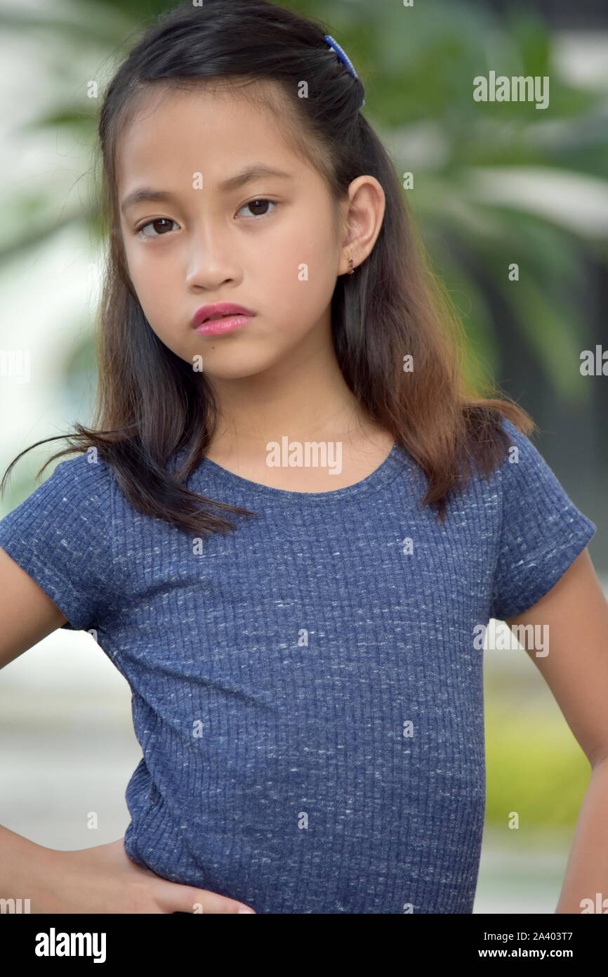 Ernsthafte Filipina Teen Girl Stockfoto