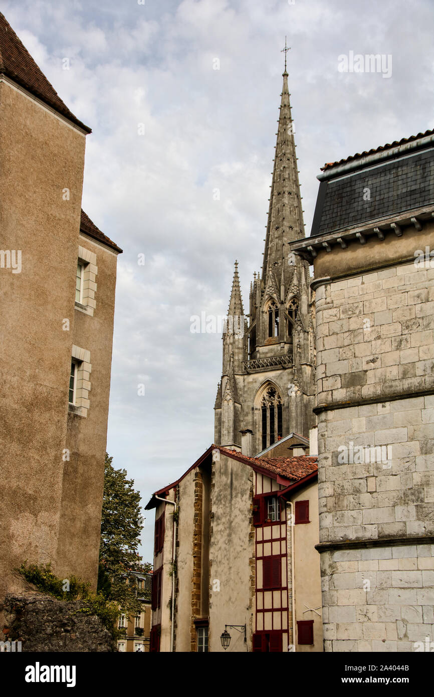 In Bayonne, Frankreich - AM 06/04/2017 - den hstorical Zentrum der baskischen Stadt Bayone, in Aquitanien, Frankreich Stockfoto