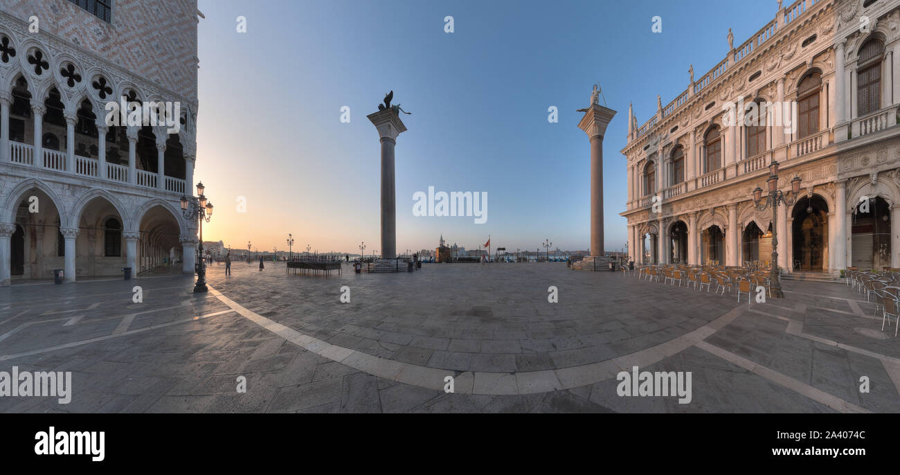 Der Markusplatz, Venedig, Italien, zur Lagune bei Sonnenaufgang auf der Suche Stockfoto