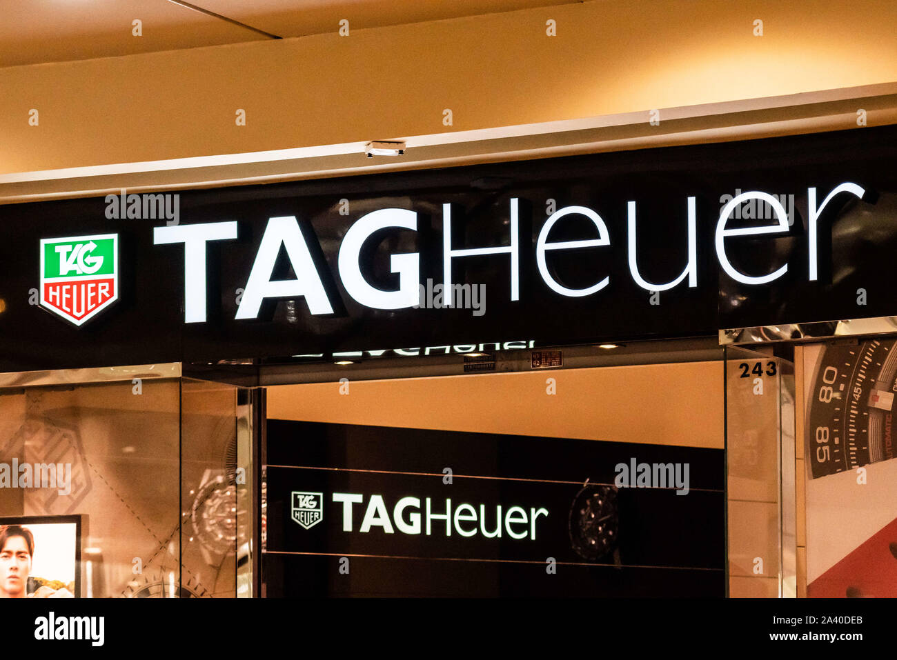Shenzhen, Guangdong, China. 5. Okt, 2019. Swiss luxury Manufacturing Company TAG Heuer store und Logo in Shenzhen gesehen. Credit: Alex Tai/SOPA Images/ZUMA Draht/Alamy leben Nachrichten Stockfoto