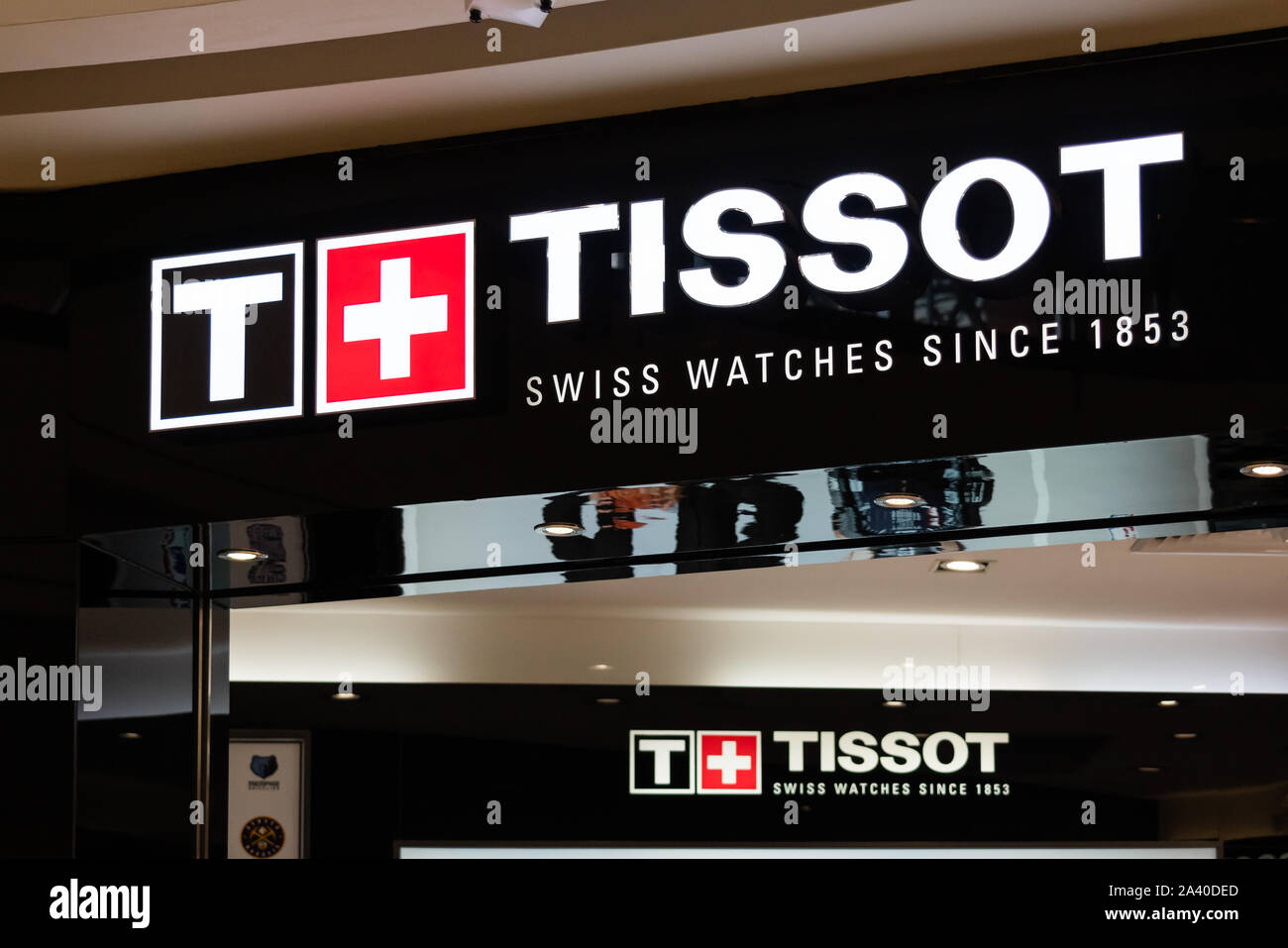 Ein Logo von Tissot, ein Tochterunternehmen der Schweizer Swatch Group, in Shenzhen gesehen. Stockfoto