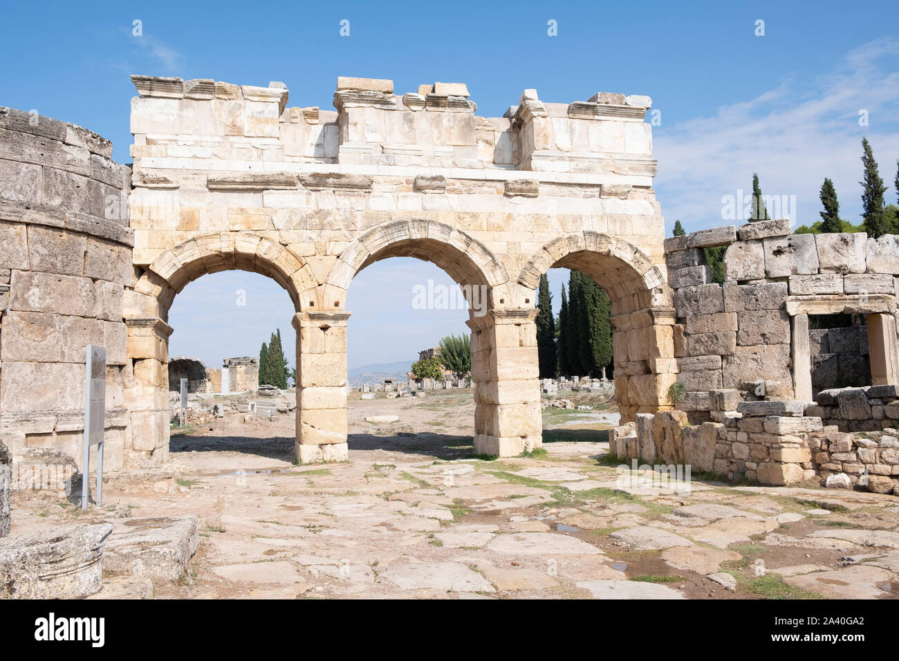 Ruinen der antiken Stadt Hierapolis, Nord römischen Tor, Pamukkale, Denizli, Türkei Stockfoto