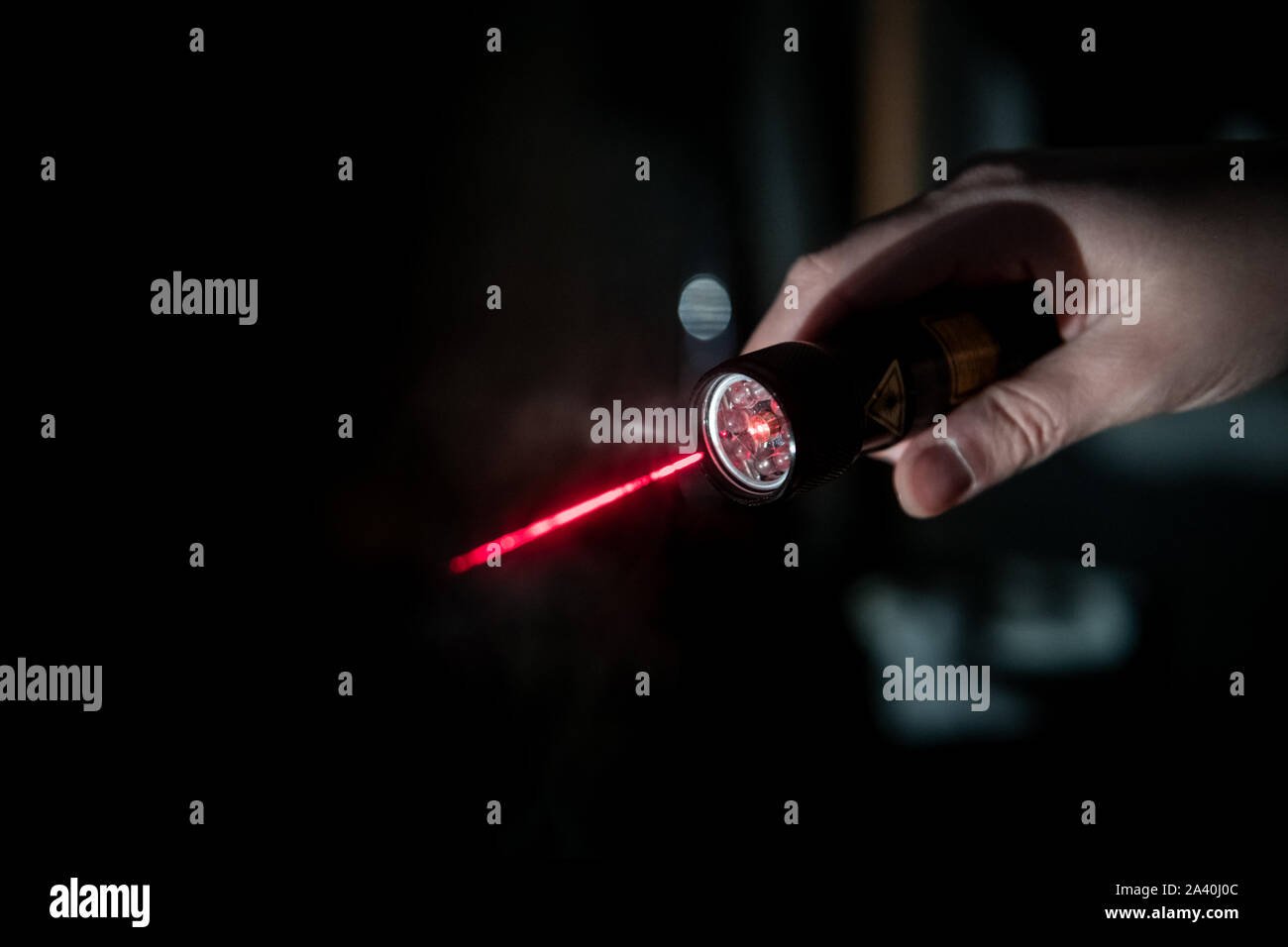 Oberhausen, Deutschland. 10 Okt, 2019. Eine Taschenlampe mit Laserpointer ist Oberhausen. Credit: Fabian Strauch/dpa/Alamy leben Nachrichten Stockfoto