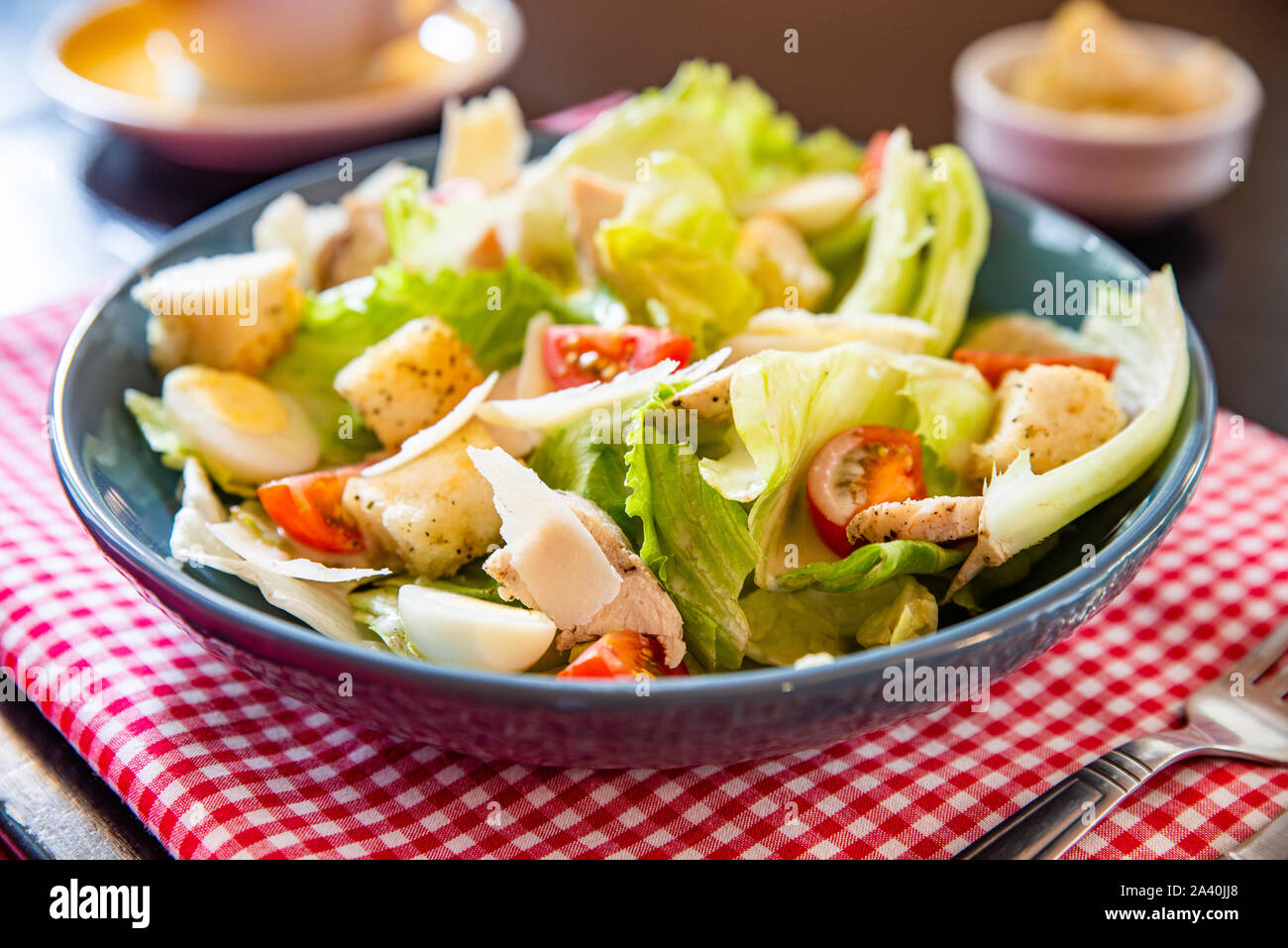 Griechischer Salat mit frischem Gemüse, Schafskäse Stockfoto