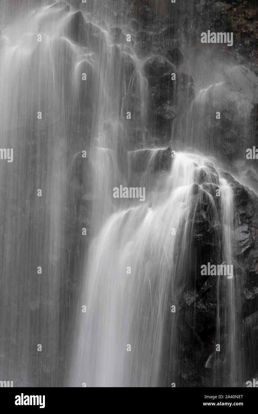 Foto Bandokoro Wasserfall, Langzeitbelichtung, Nagano, Matsumoto, Japan Detail Stockfoto