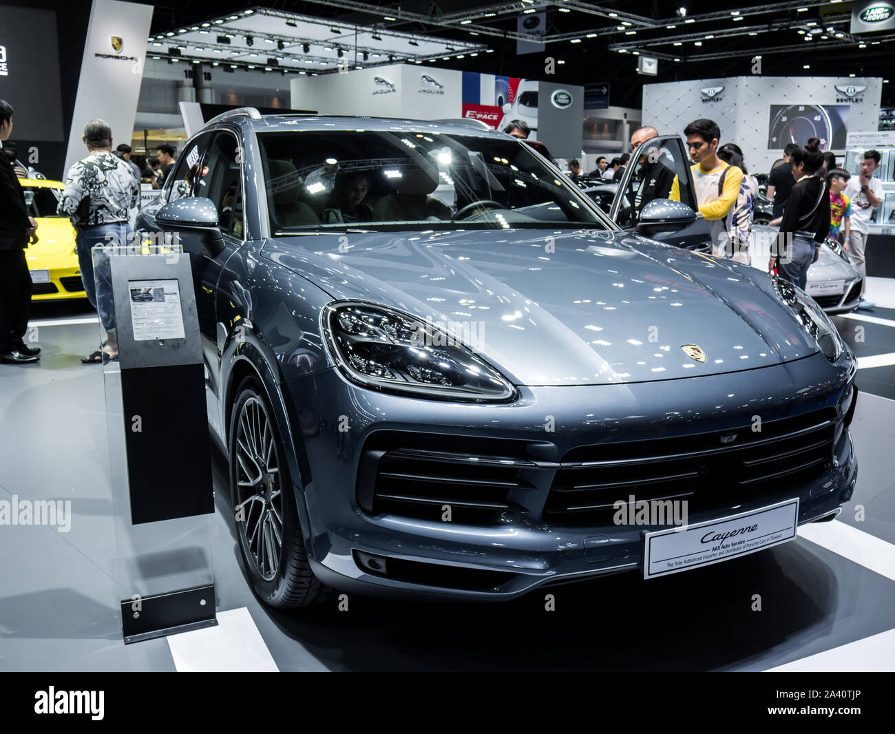 Nonthaburi, THAILAND, März 2018: Porsche Cayenne auf Anzeige in Bangkok International Motor Show 2018 Impact Arena Ausstellung Muangthong Thani Stockfoto