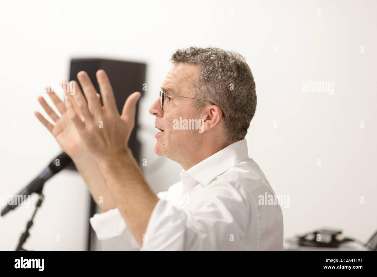 © Chris Bull. 23/09/19 Brighton, UK. Jährliche Konferenz 2019 der Labour Party in Brighton. Tom Watson MP, stellvertretender Fraktionsvorsitzender der Labour-Partei, spricht am Rande Ereignis - den Anbau der Zukunft durch die Woodland Trust. Foto: CHRIS STIER Stockfoto