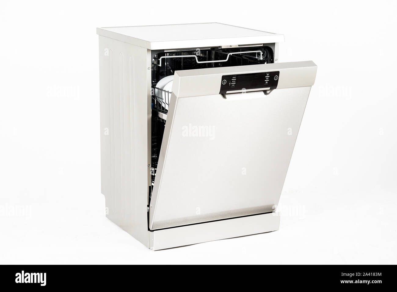 Moderne europäische freistehende Geschirrspüler Maschine auf weißem Hintergrund Stockfoto