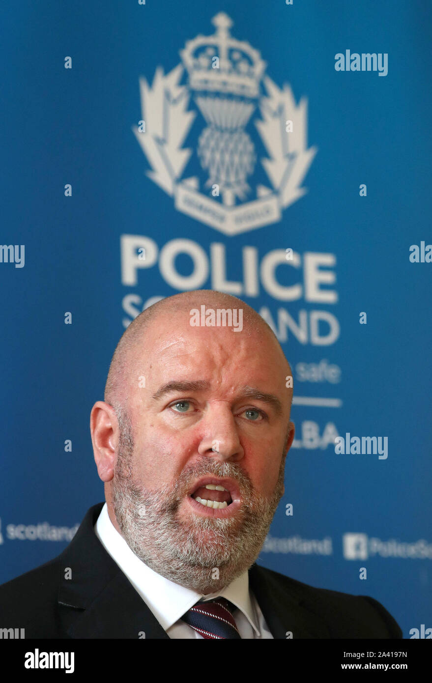 Detective Chief Inspector Martin Fergus appelliert für Informationen mit Bezug auf die Mordopfer Christopher Nicol, am Osprey House, Paisley, Renfrewshire. 27-jährige Christopher starb, nachdem er vor den Augen seiner beiden Kinder in einem flachen in Greenock, Inverclyde erstochen wurde, am Donnerstag, den 26. PA-Foto. Bild Datum: Freitag, den 11. Oktober 2019. Siehe PA Geschichte Polizei Vater. Photo Credit: Andrew Milligan/PA-Kabel Stockfoto