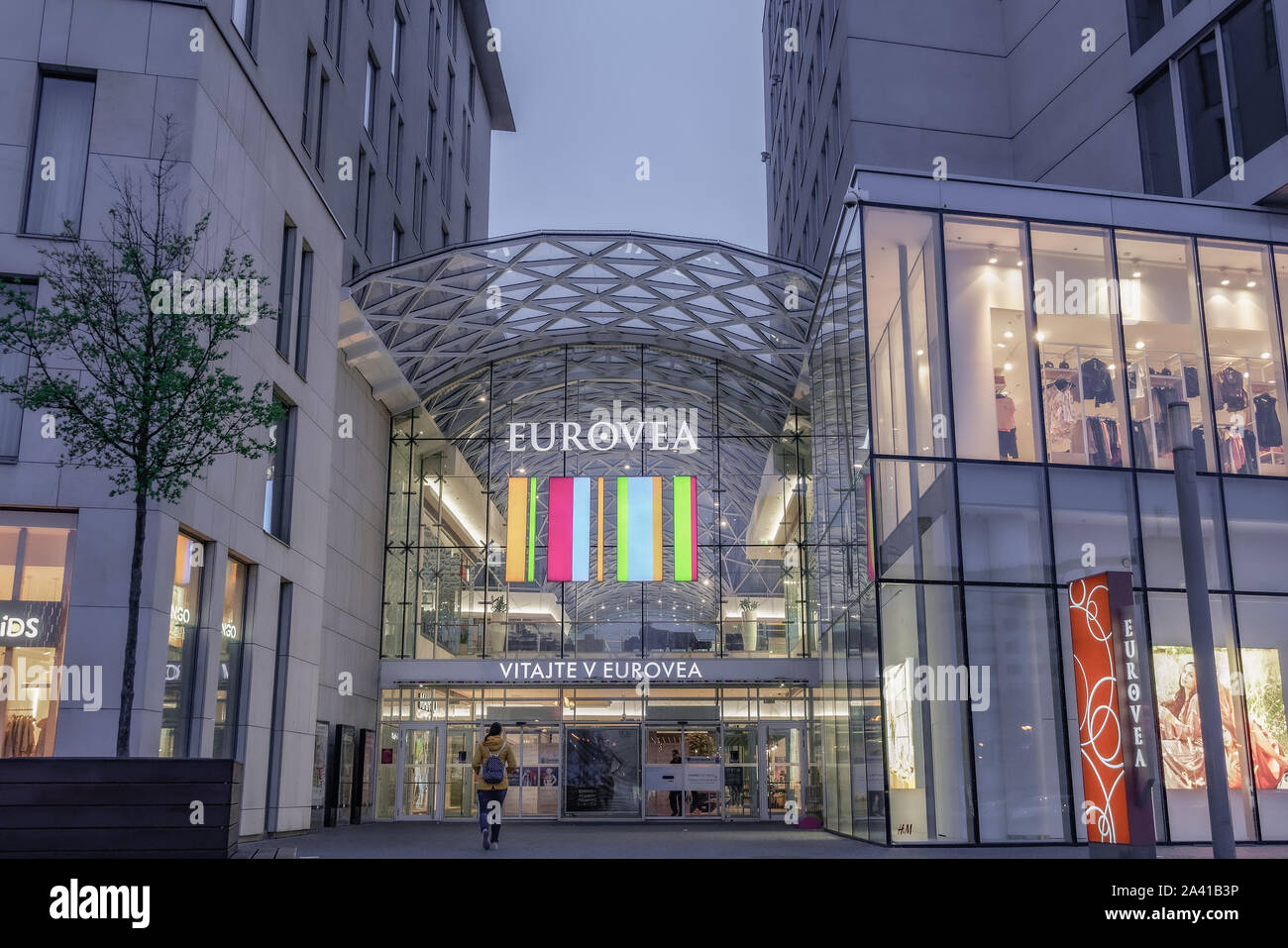 Bratislava, Slowakei Eurovea Einkaufszentrum Fassade. Externe Ansicht der modernen Einkaufszentrum Einzelhandel & Wohnanlage in der slowakischen Hauptstadt. Stockfoto