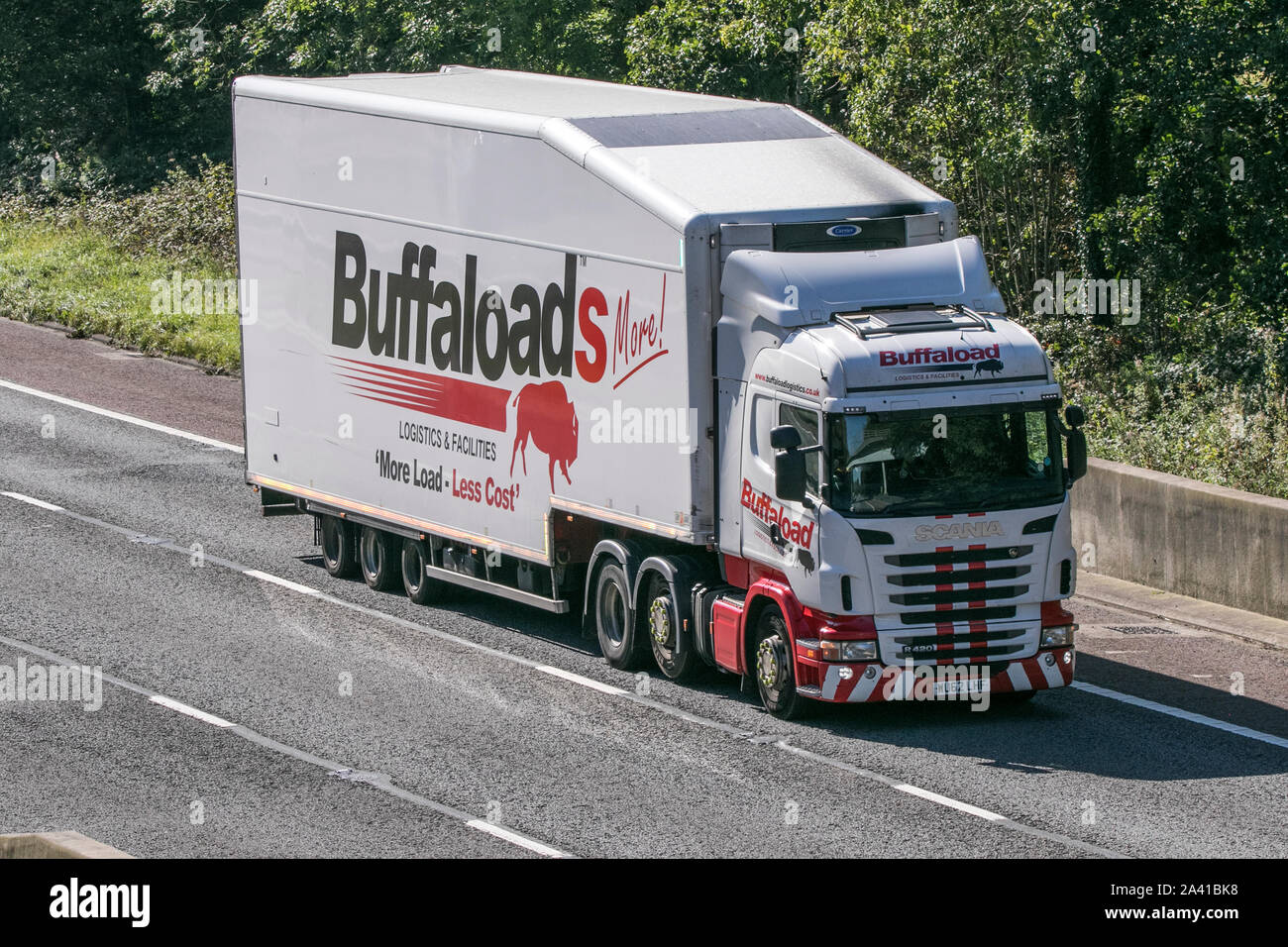 Buffaloads Logistik und Spedition Scania Lkw fahren auf der M61-Autobahn in der Nähe von Manchester, Großbritannien Stockfoto