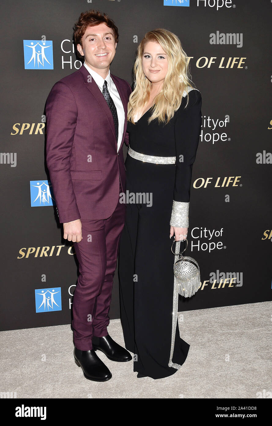 SANTA MONICA, CA - 10. Oktober: Daryl Sabara und Meghan Trainor, der Stadt der Hoffnung Geist des Lebens 2019 Gala im Barker Hangar am 10. Oktober 2019 in Santa Monica, Kalifornien. Stockfoto