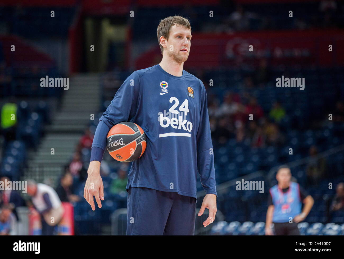 Belgrad, Serbien. 10 Okt, 2019. Jan Vesely von Fenerbahce Istanbul Beko erwärmt. Credit: Nikola Krstic/Alamy leben Nachrichten Stockfoto