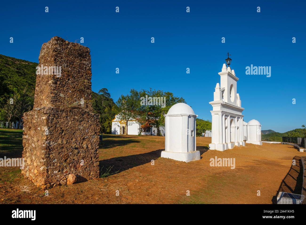 Glockenturm am Arias Montano rock, Sierra de Aracena und Picos de Aroche Naturpark, Alajar. Der Provinz Huelva. Südlichen Andalusien, Spanien. Europa Stockfoto