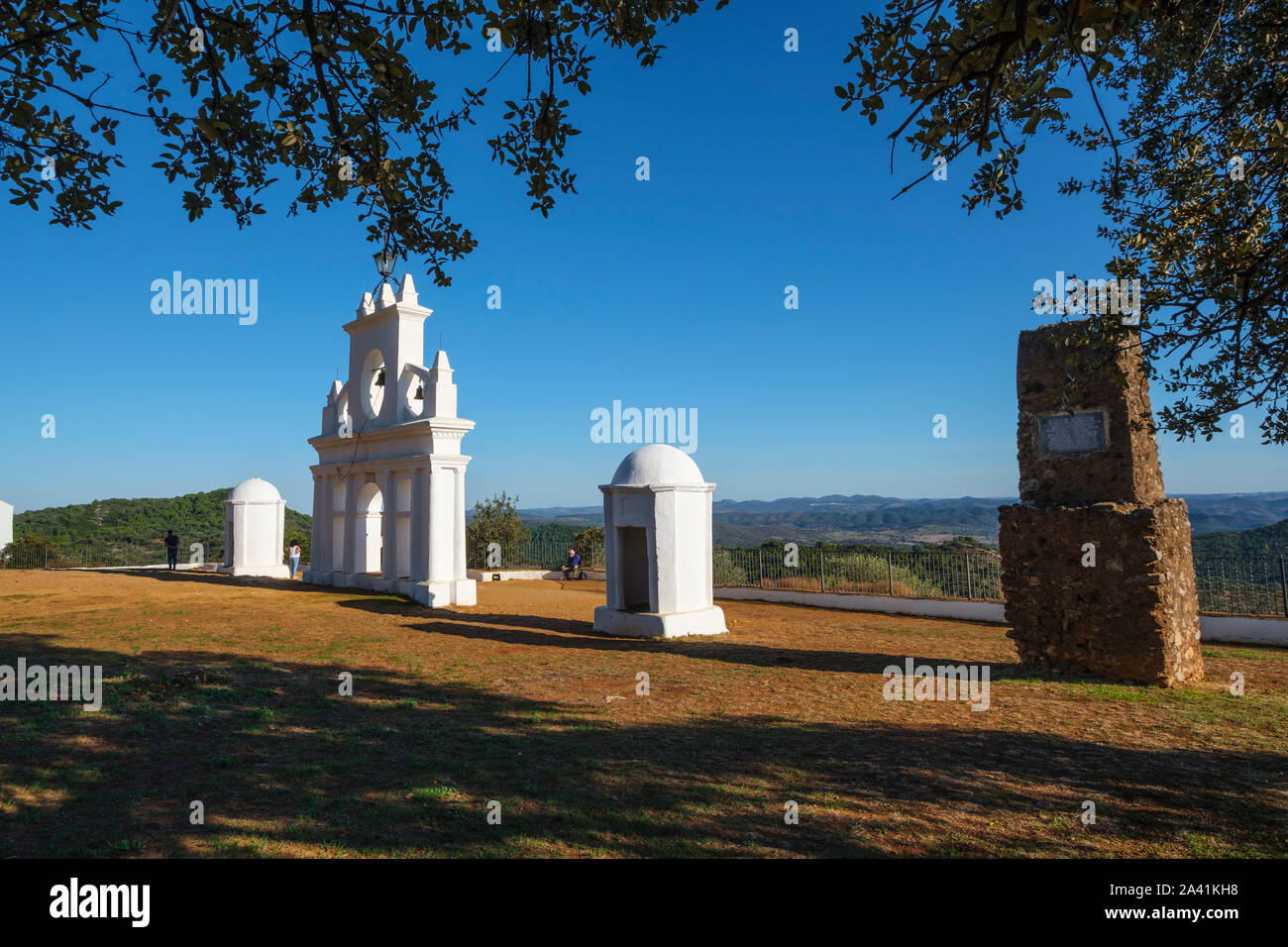 Glockenturm am Arias Montano rock, Sierra de Aracena und Picos de Aroche Naturpark, Alajar. Der Provinz Huelva. Südlichen Andalusien, Spanien. Europa Stockfoto