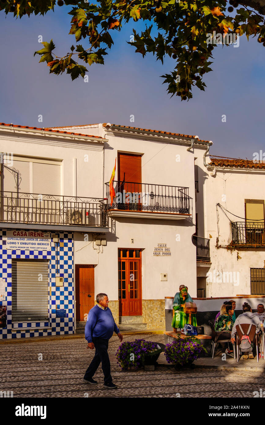 Typische Straße in Jabugo, Sierra de Aracena und Picos de Aroche Naturpark. Der Provinz Huelva. Südlichen Andalusien, Spanien. Europa Stockfoto