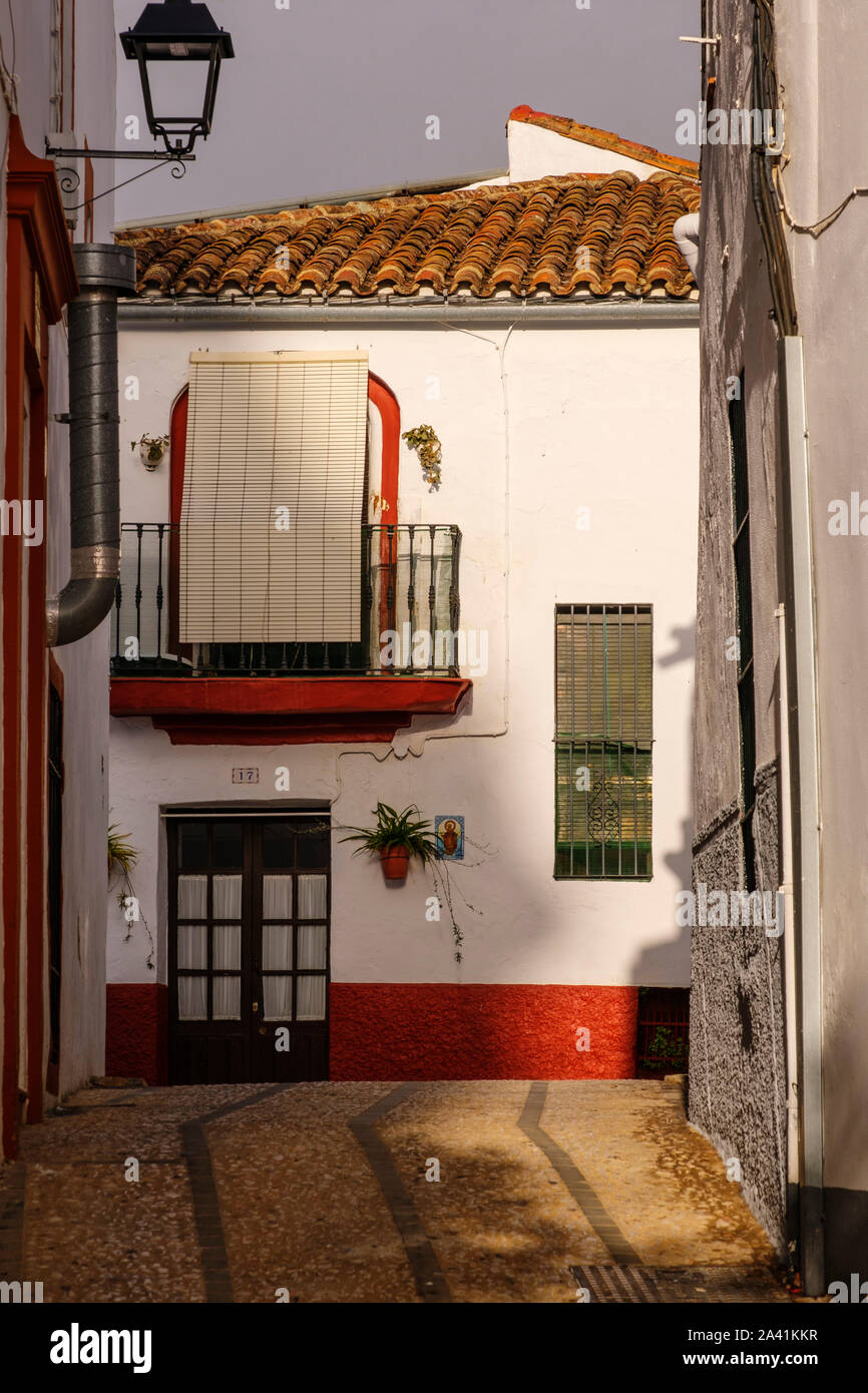 Typische Straße in Jabugo, Sierra de Aracena und Picos de Aroche Naturpark. Der Provinz Huelva. Südlichen Andalusien, Spanien. Europa Stockfoto