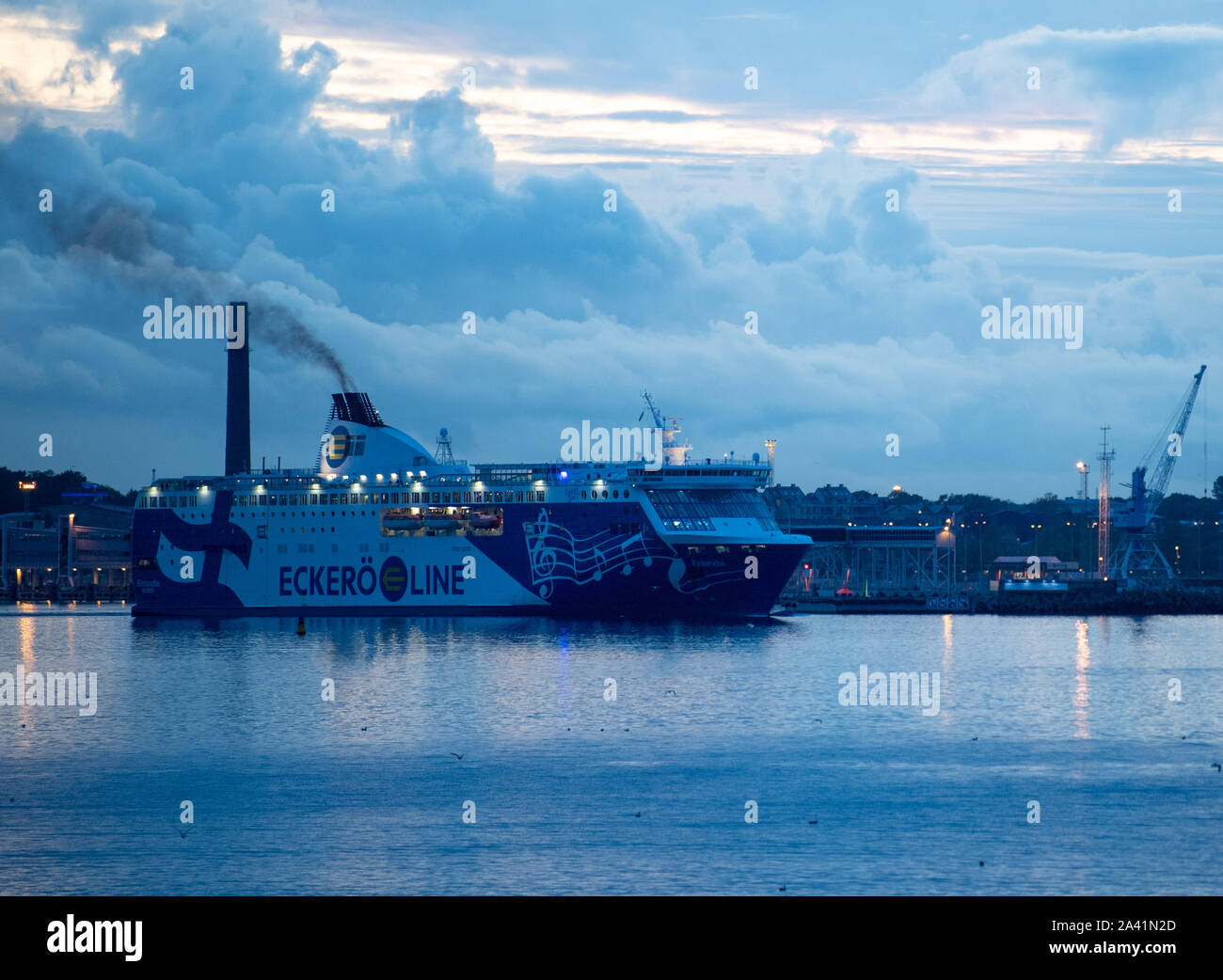 Tallinn, Estland. 10 Okt, 2019. Mit der Fähre von Eckerö Line verlässt den Hafen von Tallinn. Credit: Monika Skolimowska/dpa-Zentralbild/dpa/Alamy leben Nachrichten Stockfoto