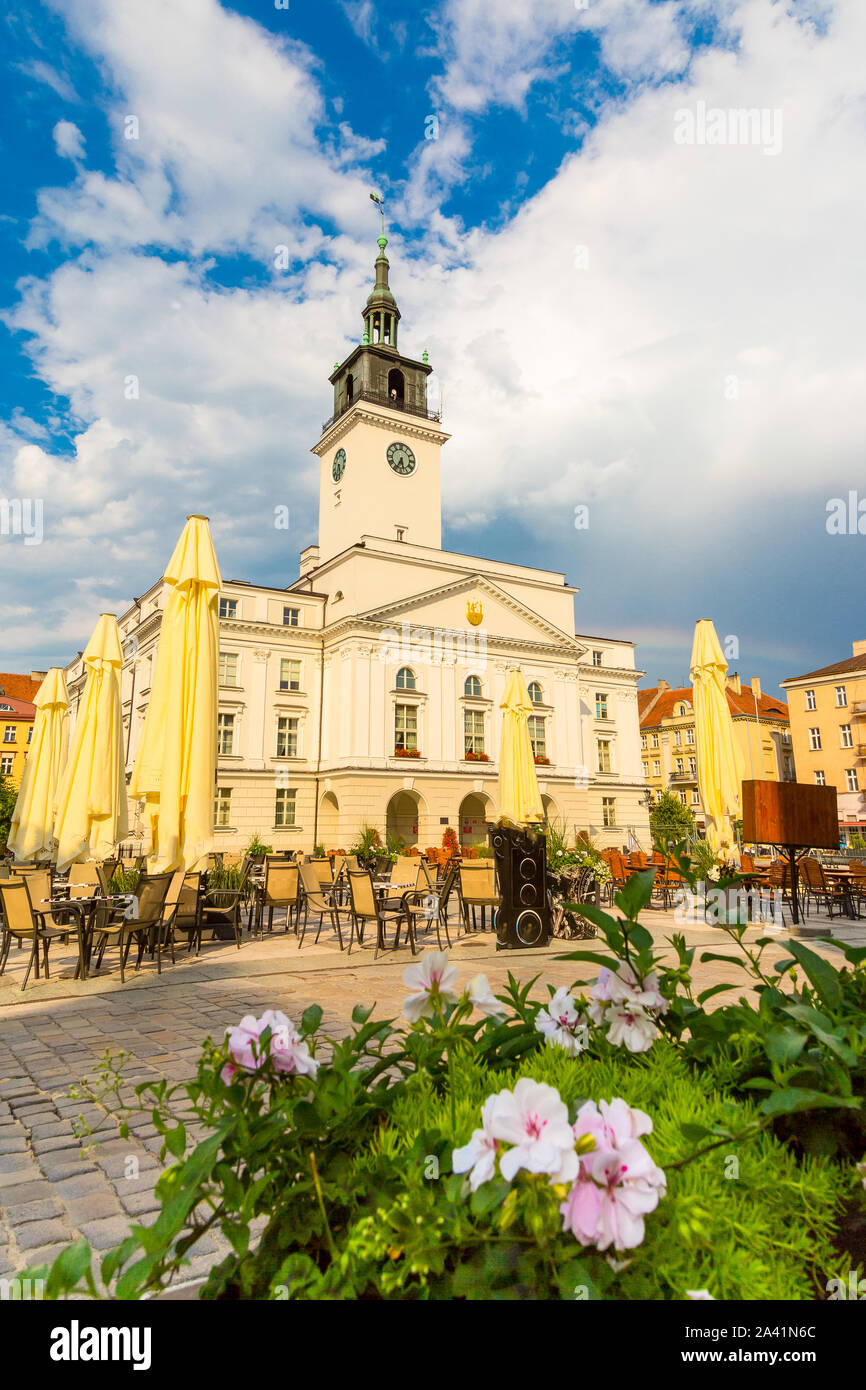 Altstädter Ring mit Rathaus in der Stadt Kalisz, Polen Stockfoto