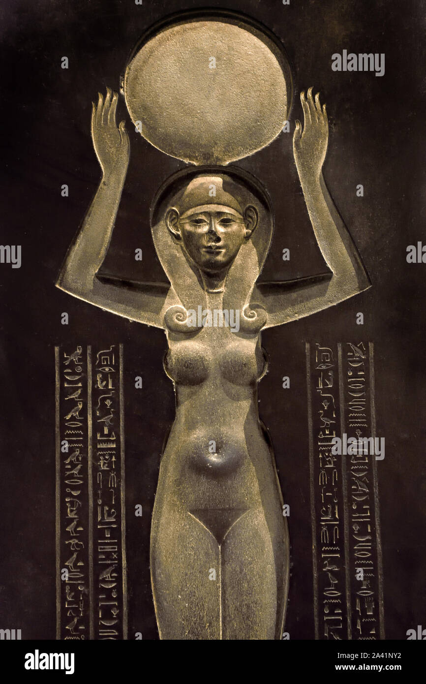 Deckel des Sarkophags von Djedhor 4. Jahrhundert v. Chr. (an der Unterseite, die Göttin des Westens schützt die Toten; alle um ihn herum, Gottheiten einschließlich Isis (am Fuß) und Nephthys am Kopf,) Ägypten, Ägyptische (Detail) Stockfoto
