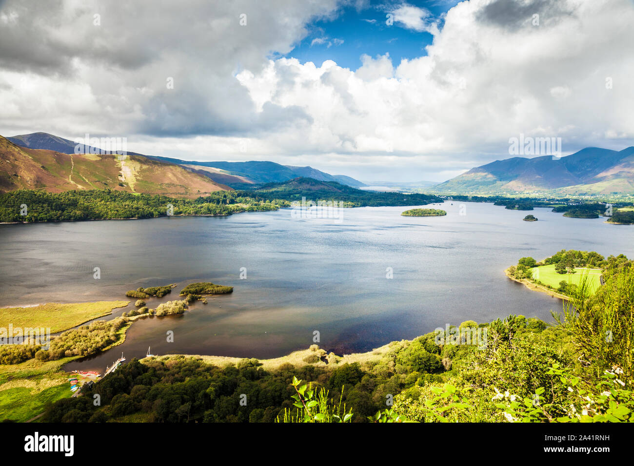 Die kultige Aussicht über Derwent Water von der Überraschung. Stockfoto