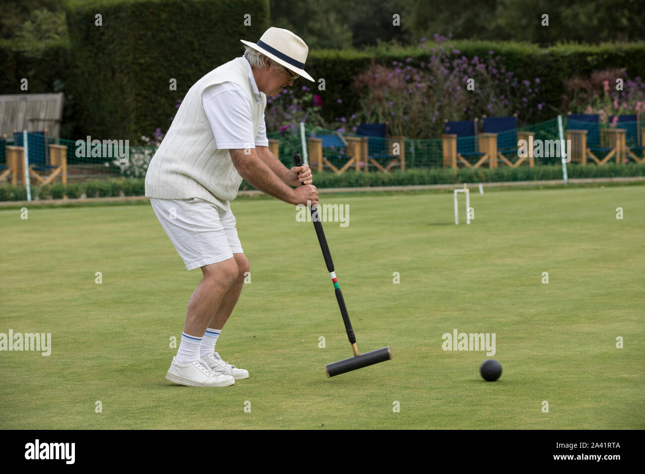 Chris Roberts an Phyllis Gericht V Nottingham in der National Golf Croquet - schlagen Sie Meisterschaft finale bei Phyllis Gericht Club, Henley on Thames, Großbritannien Stockfoto