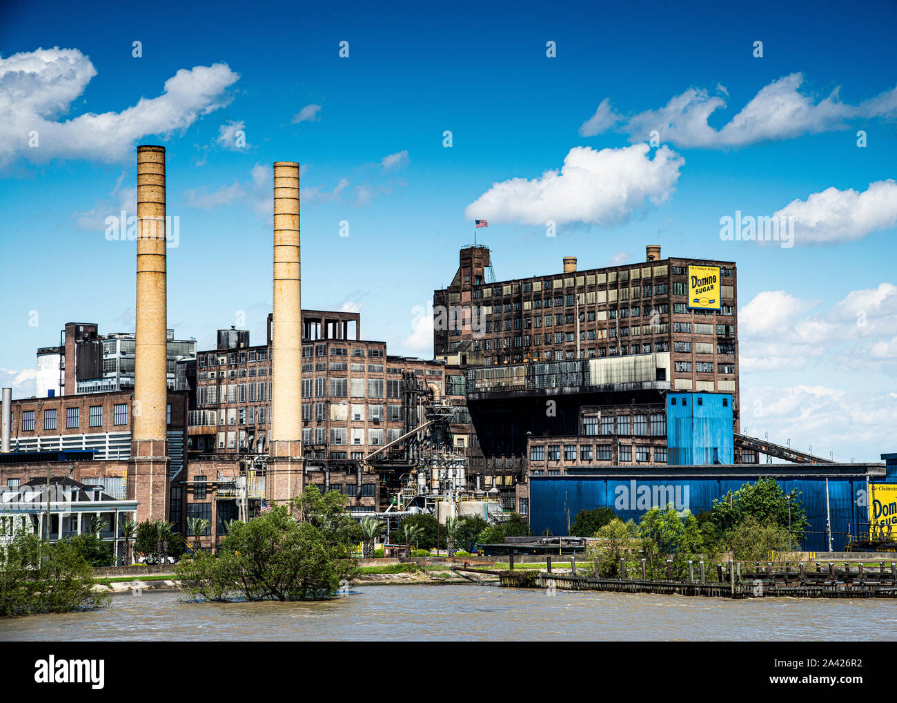 Herstellung seit über 100 Jahren die Chalmette Raffinerie von Domino Sugar auf dem Mississippi River etwas außerhalb von New Orleans, Louisiana. Stockfoto