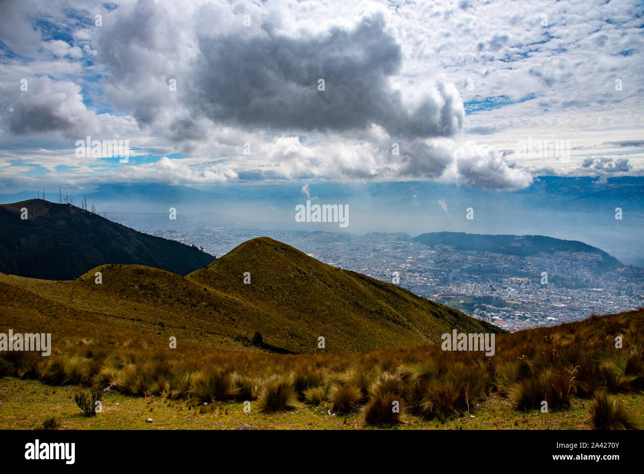 Panorama von Quito vom Ruku Pichinca Vulkan (15,413 ft) Stockfoto