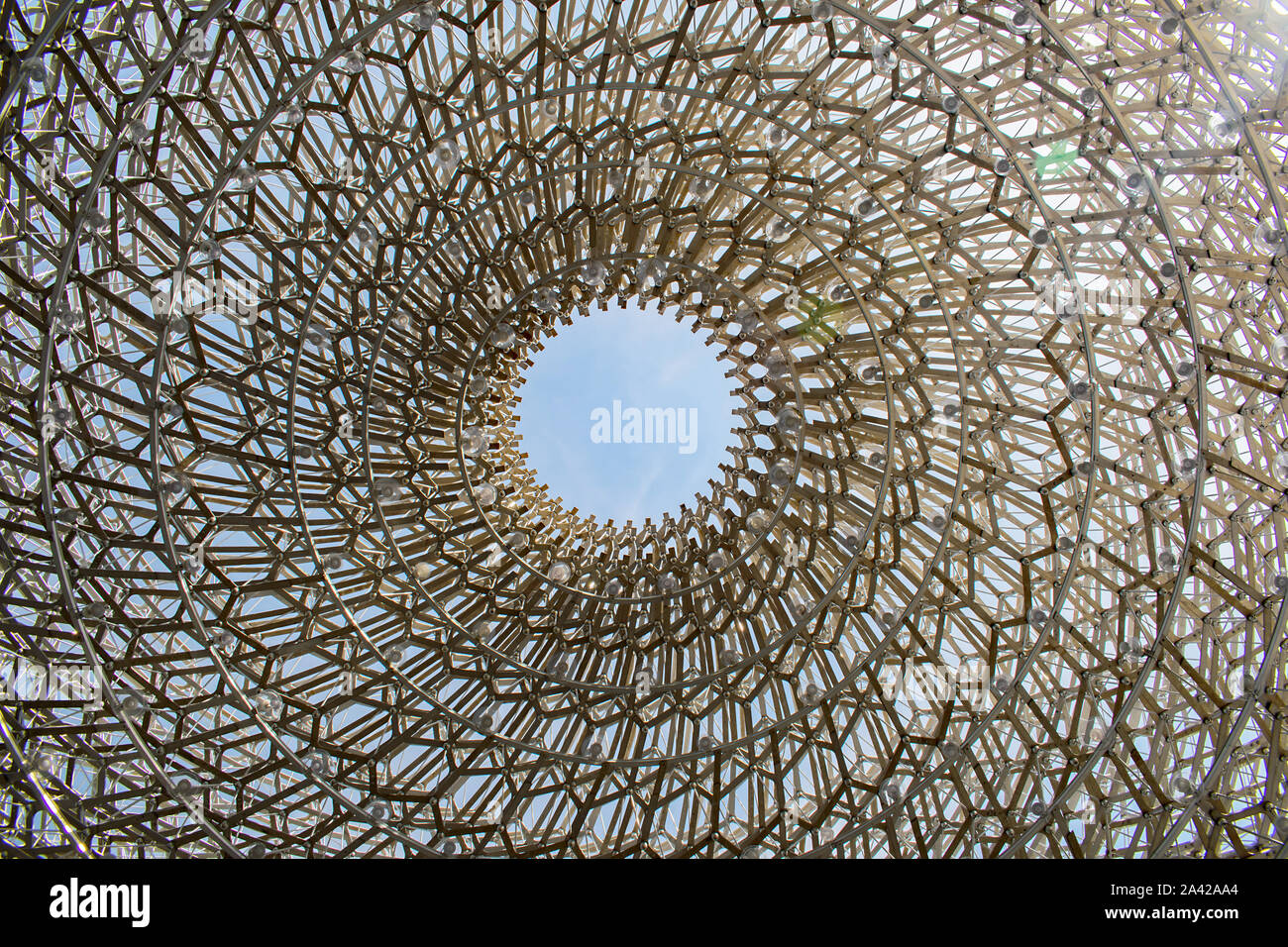 Der Blick aus dem Inneren der Skulptur, zeigt "Das Auge des Himmels" Stockfoto