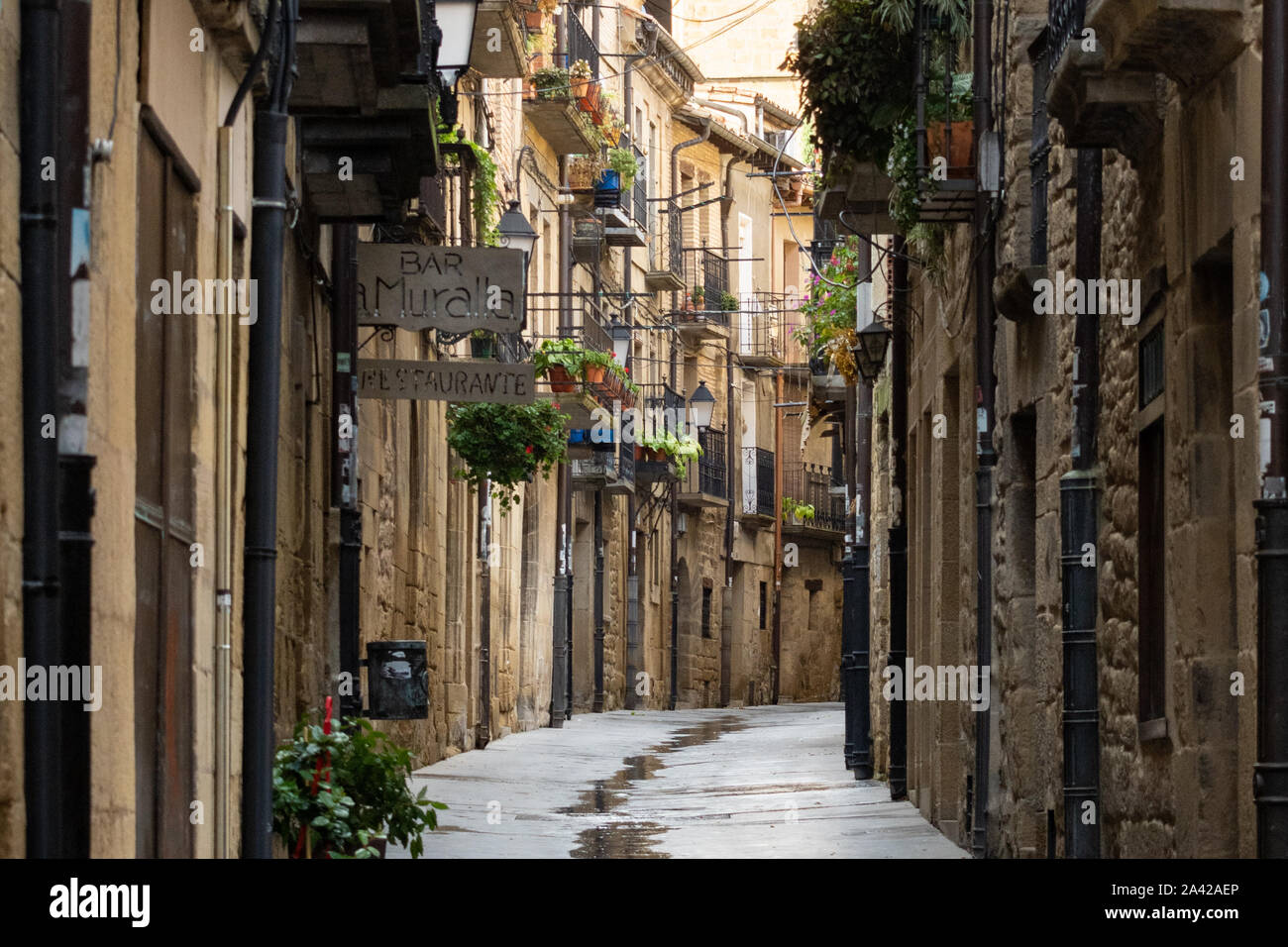 Eine malerische Straße in der Stadt Laguardia Alava, Baskenland, Spanien, Europa Stockfoto