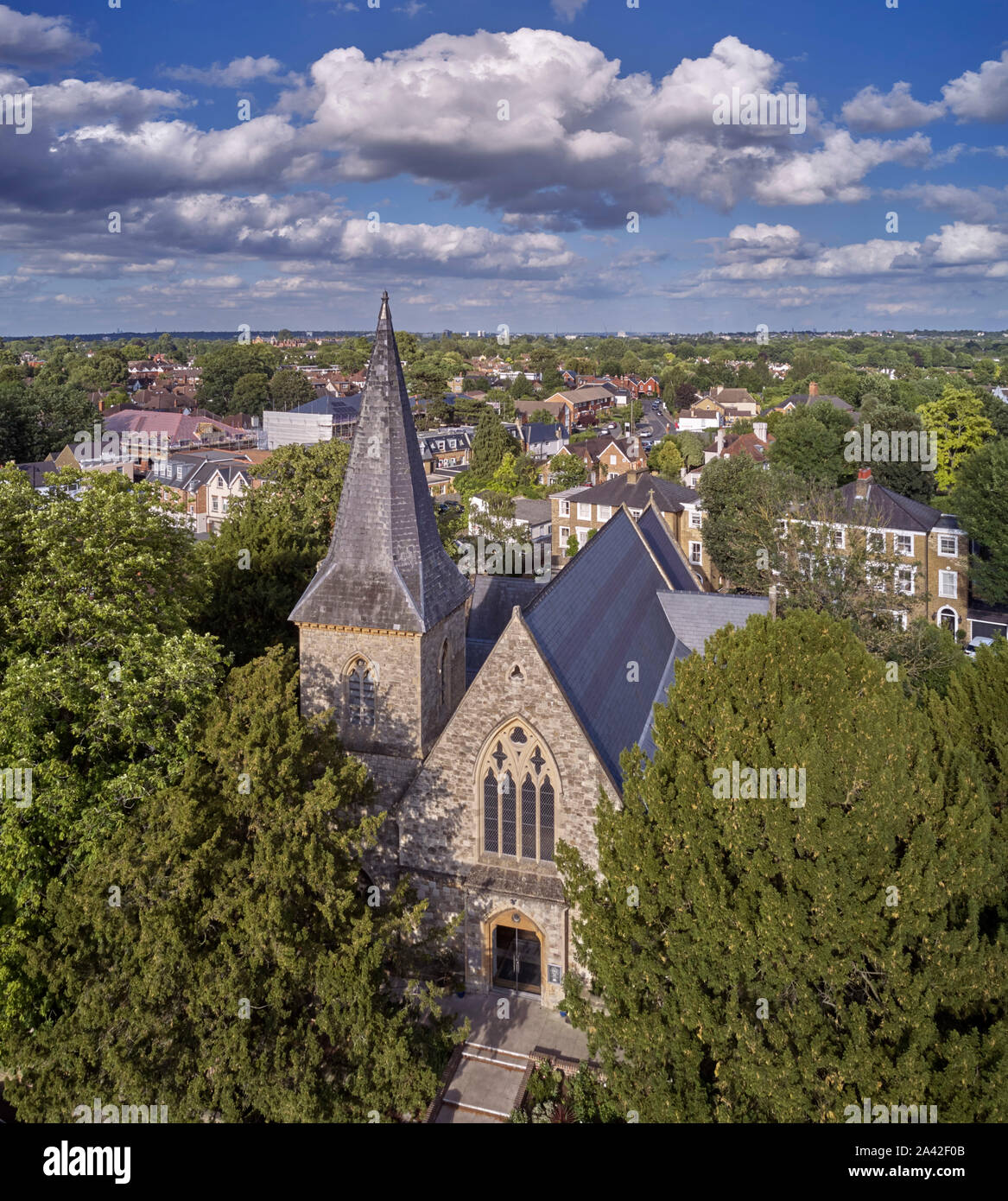 St Mary's Church und seine Eiben. East Molesey, Surrey, Großbritannien. Stockfoto