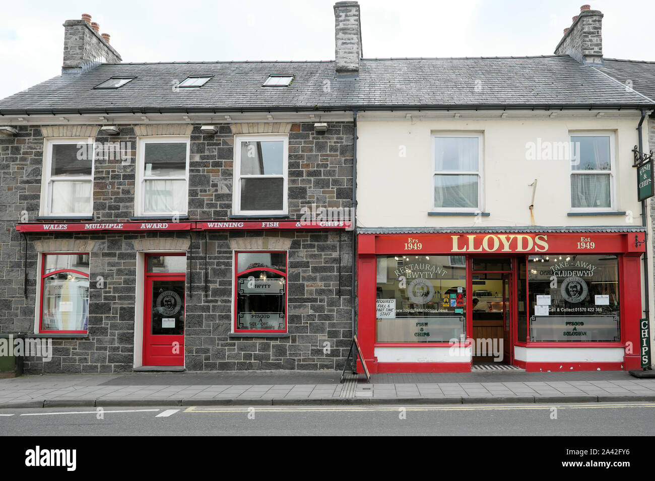 Lloyds Fish & Chip Shop, Wales Nr. 1 Außenansicht in Lampeter auf Bridge Street Ceredigion Wales UK KATHY DEWITT Stockfoto