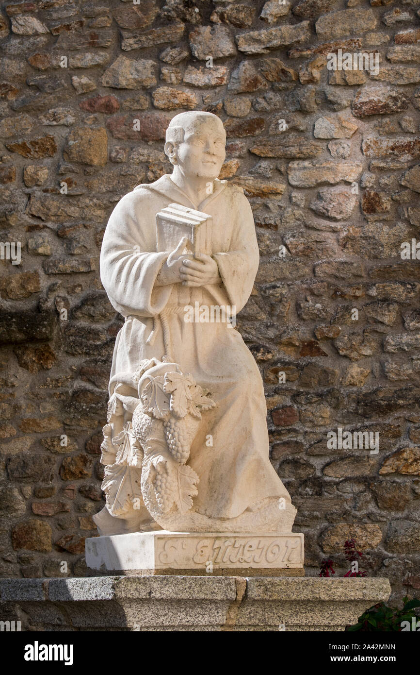 Statue von St. Emilion, 8. Jahrhundert Mönch und Römisch-katholischen Heiligen in der Stadt Vannes, Morbihan, Bretagne, Frankreich Stockfoto