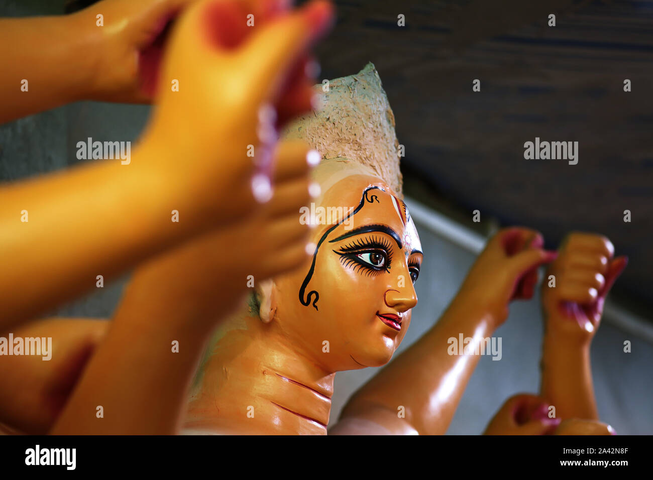 Hindu-Goddess Durga Idol im Making at Kumartuli für Durga Puja Festival in Kolkata, Westbengalen, Indien. Stockfoto